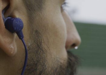 Jaybirdiltä Tarah-nappikuulokkeet urheilukäyttöön – vedenkestävä rakenne ja sovelluksessa muun muassa taajuuskorjain