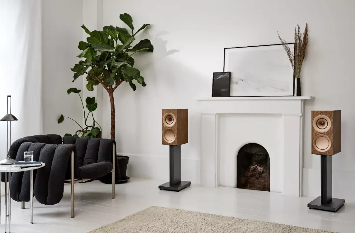 Kef toi Meta-teknologian keskihintaluokan R-kaiutinsarjaan