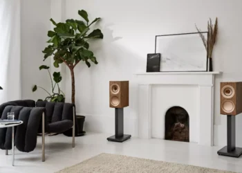 Kef toi Meta-teknologian keskihintaluokan R-kaiutinsarjaan