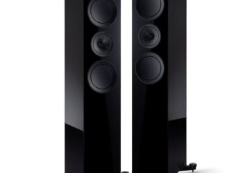 KEF:iltä synkkisversio R700-lattiakaiuttimesta