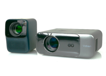 Kaksi edullista kotiteatteriprojektoria