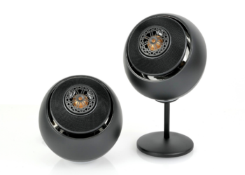 Creative Pebble Nova (MF1720) -tietokonekaiuttimet – “Bling-blingiä” ja valoshowta pelipöydälle