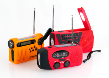 Kokeilussa: Kampiradiot – Veivaamalla ääntä, valoa ja virtaa