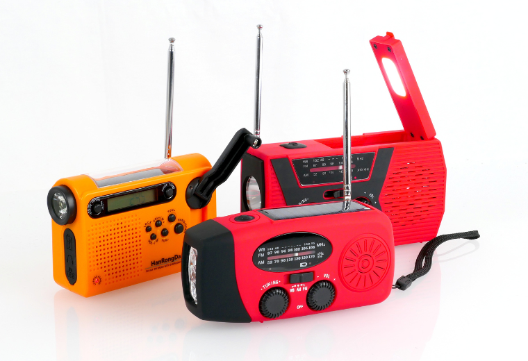 Kokeilussa: Kampiradiot – Veivaamalla ääntä, valoa ja virtaa