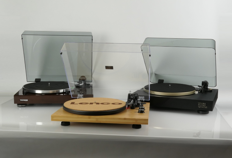 Kolme erilaista levysoitinta