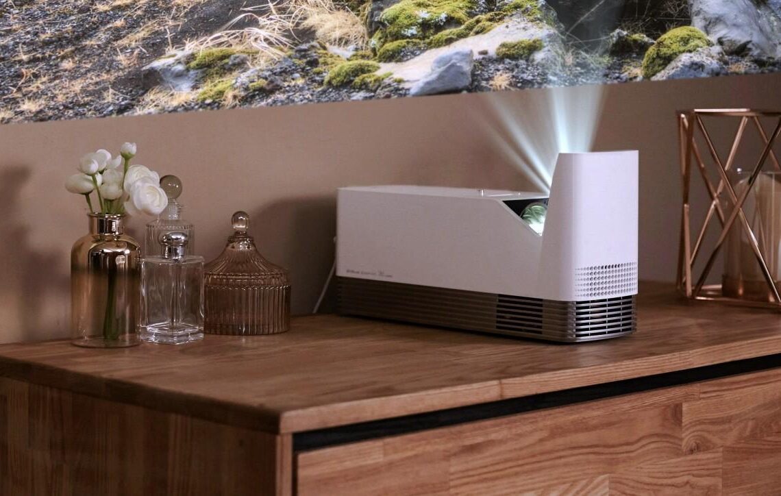 LG:n projektorilla 100-tuuman kuvaa 12 sentin päästä