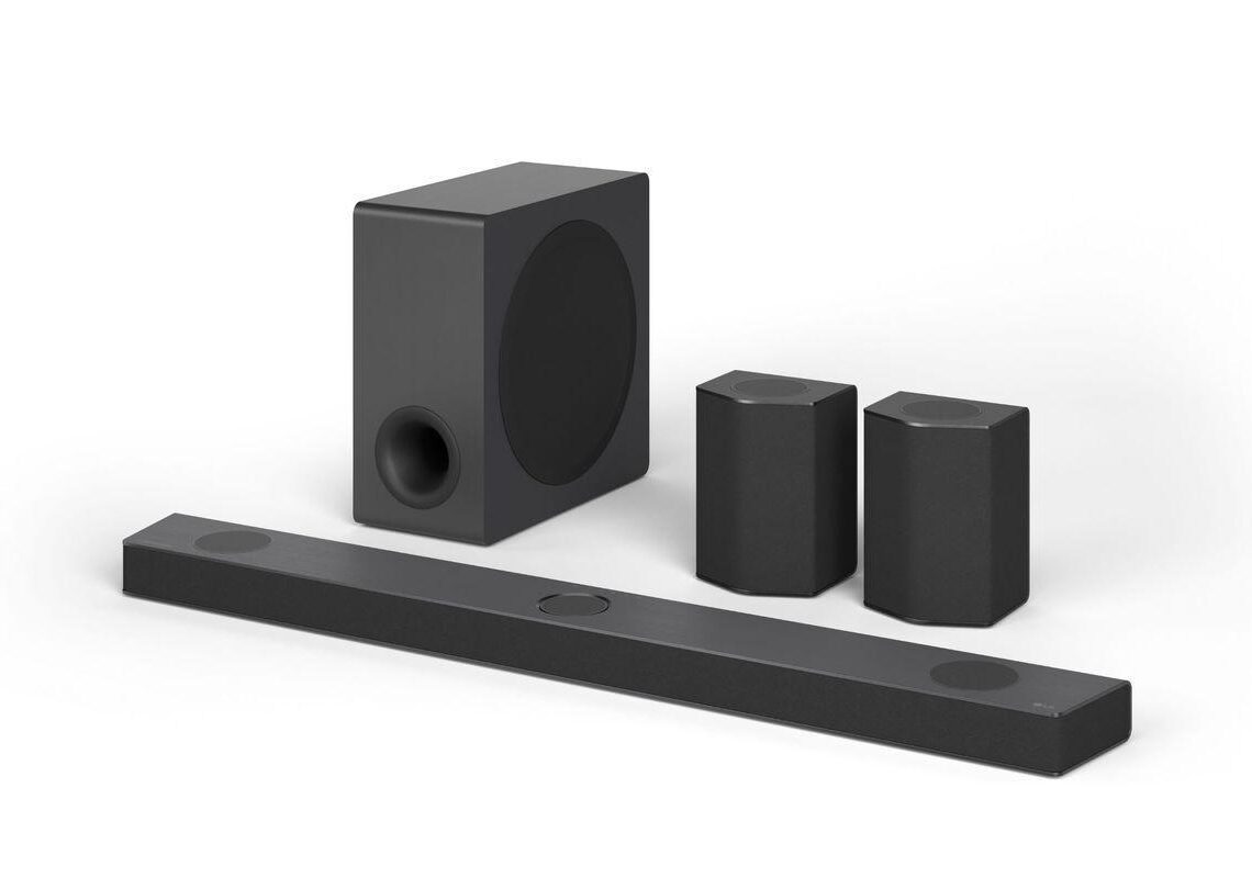 LG S95QR -lippulaivasoundbrissa on ylöspäin suunnattu keskikaiutin