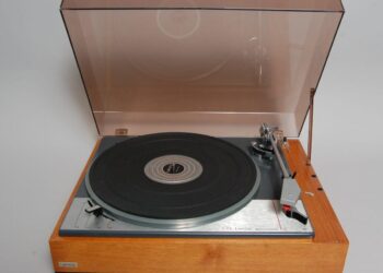 Hifin historiaa: Lenco L75 -levysoitin – Klassikkojen klassikko