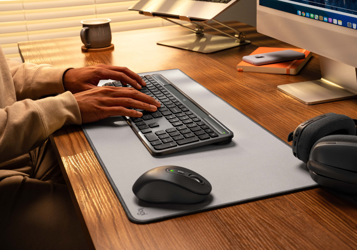 Logitech Signature Slim Solar+ K980 – Uutuusnäppäimistö kerää energiansa valosta ja pitää työpöydän siistinä