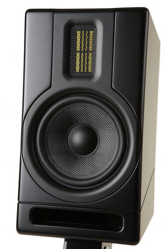 Scansonic panostaa uutuuskaiuttimiensa elementeissä keveyteen