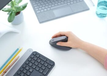 Logitechiltä ergonominen hiiri – luvataan vähentävän ranteen ja kyynärpään rasitusta