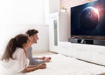 Soundbar sisäänrakennetulla subwooferilla ja Bluetooth yhteydellä