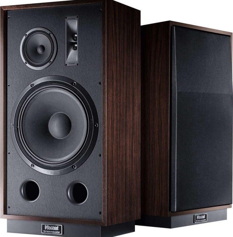 Magnatin kaiuttimet huokuvat retrohenkeä – bassoelementillä kokoa 15 tuumaa ja tehonkesto 500 wattia