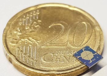 Hifiääntä pikkurillin kynttä pienemmästä piikaiuttimesta