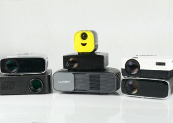 Vertailussa helpot 70–350 € miniprojektorit satunnaisiin leffailtoihin