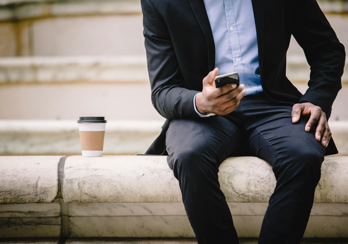 Mobiilipelaamisen nousu Suomessa: Uhkapelaaminen liikkeellä