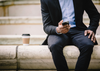 Mobiilipelaamisen nousu Suomessa: Uhkapelaaminen liikkeellä