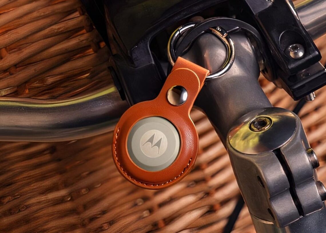 Androidin esinepaikantimet käytännössä – Moto Tag 2 tuo lisää tarkkuutta, mutta erot Appleen säilyvät