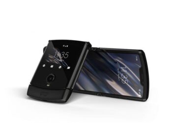 Motorolan taittuvanäyttöinen Razr-simpukkapuhelin julki