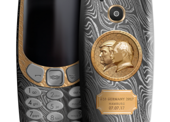Caviarilta kustomoitu Nokia 3310 Putinin ja Trumpin kuvalla