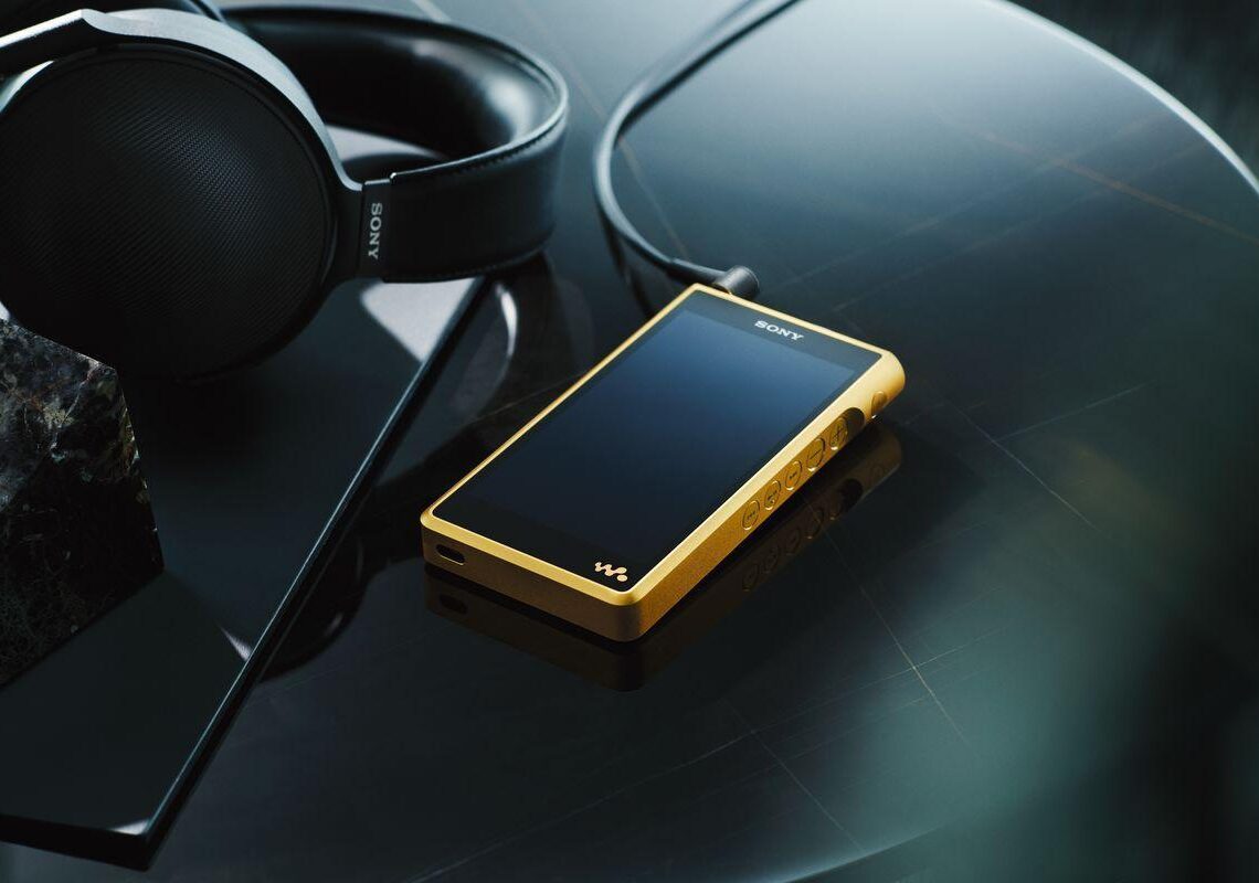 Sonyltä kaksi ylellistä Walkman-musiikkisoitinta