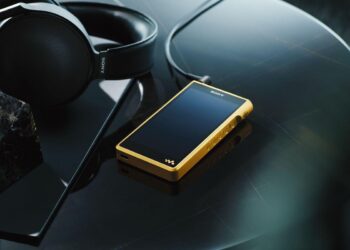 Sonyltä kaksi ylellistä Walkman-musiikkisoitinta