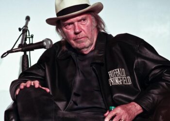 Neil Young palauttaa musiikkinsa Spotifyhin kritiikistä huolimatta