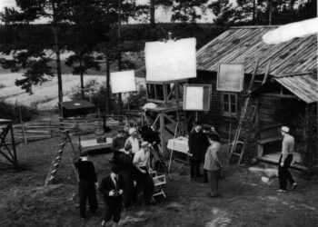 Vinkki kesähelteelle – ilmainen aikamatka tanssilavojen ja tukkikämppien Suomeen