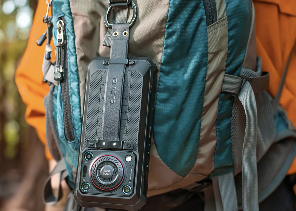 Jättiakulla varustetun WP33 Pro -älypuhelin