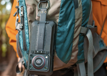 Jättiakulla varustetun WP33 Pro -älypuhelin