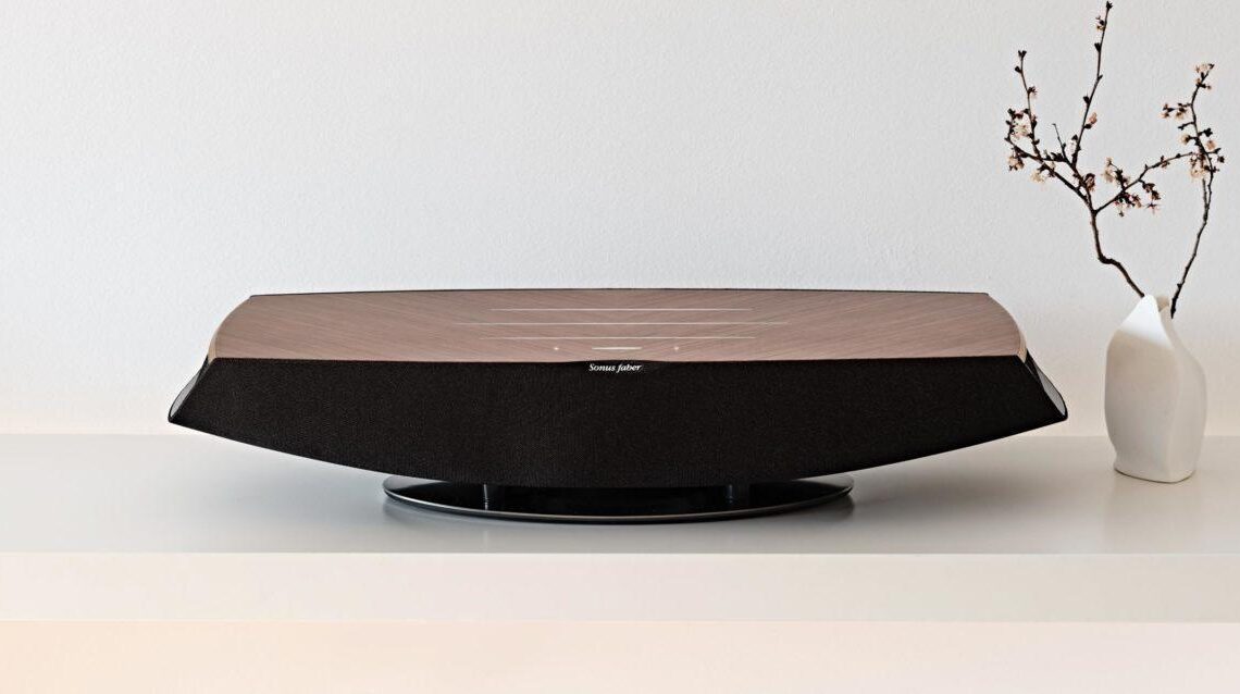 Sonus Faberilta melkein kaiken kattava Omnia-kaiutin