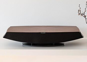 Sonus Faberilta melkein kaiken kattava Omnia-kaiutin