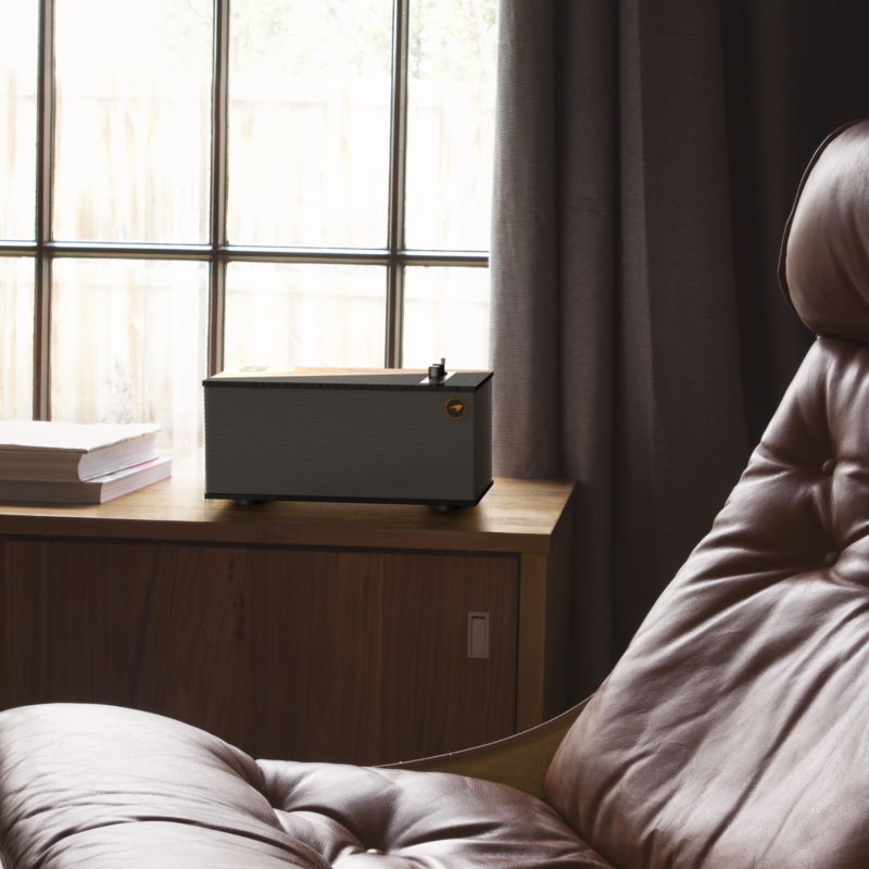 Klipsch esitteli neljä räväkän retroa McLaren-kaiutinta