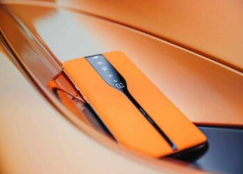 OnePlus esitteli erikoislaatuisen konseptipuhelimen – kamerat katoavat näkyvistä elektrokromaattisen lasin ansiosta