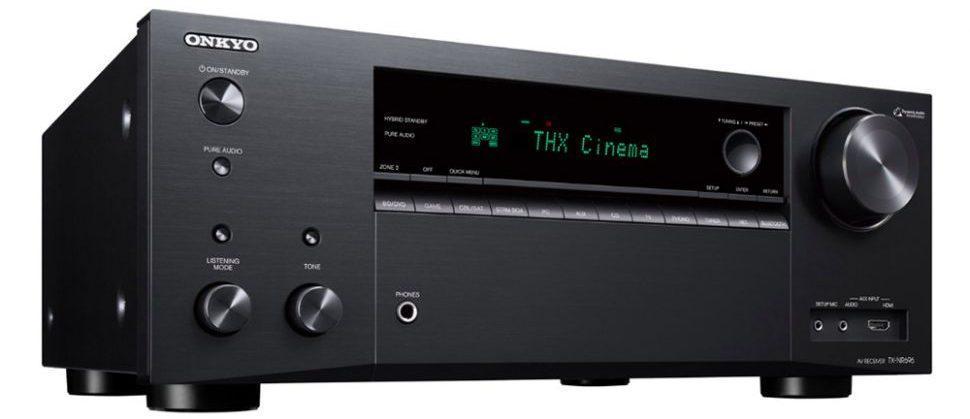 Onkyo esitteli AV-vahvistimen ja kaksi kaiuttimet ja vahvistimen sisältävää kotiteatterisettiä