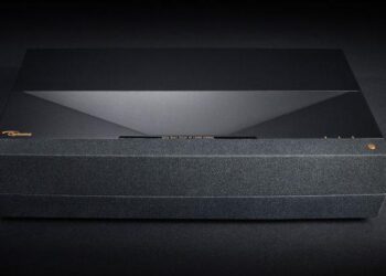 Optoma yhdisti 4k-lähiheittoprojektorin ja soundbarin – soveltuu television korvaajaksi