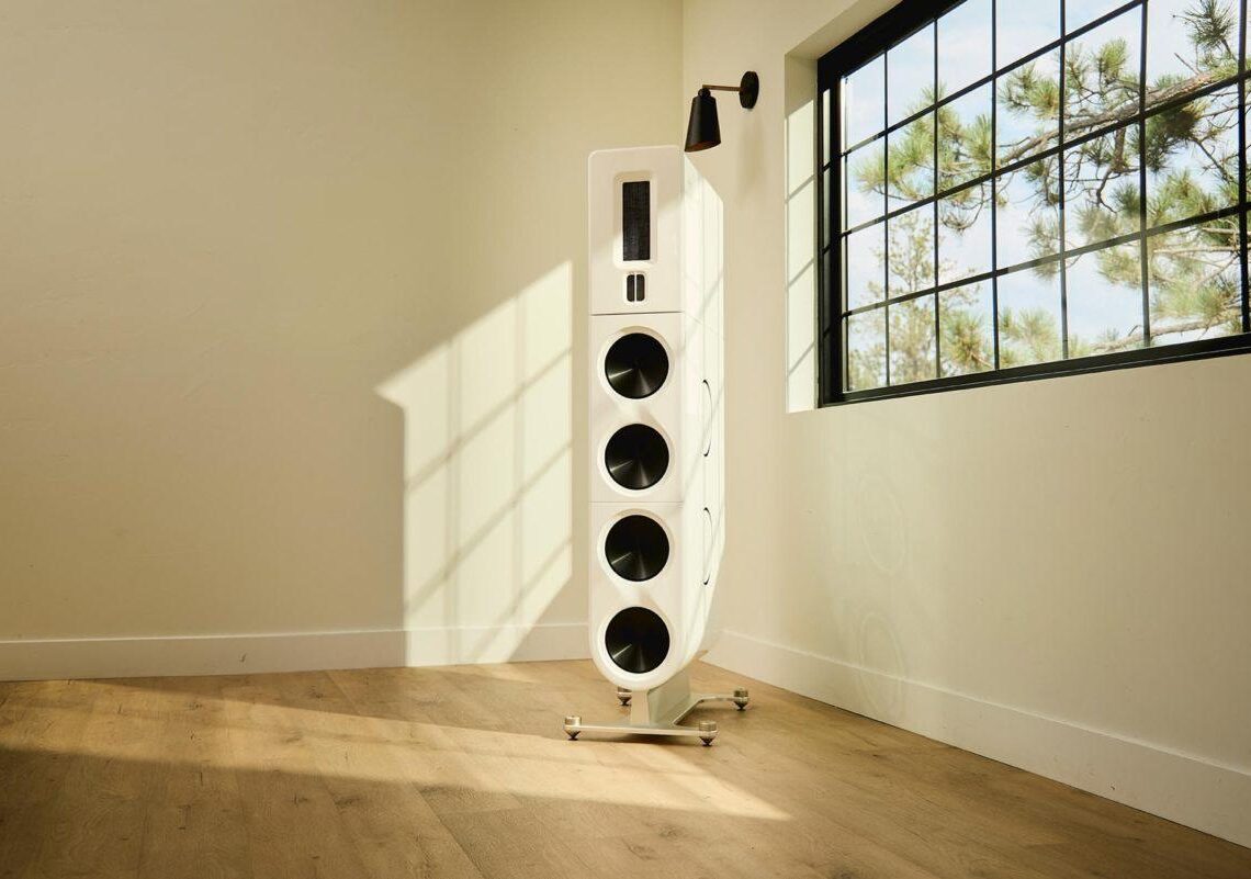 PS Audio esitteli mielenkiintoiset tornikaiuttimet – yhdistelee planaarielementtejä, dynaamisia ja passiivisäteilijöitä