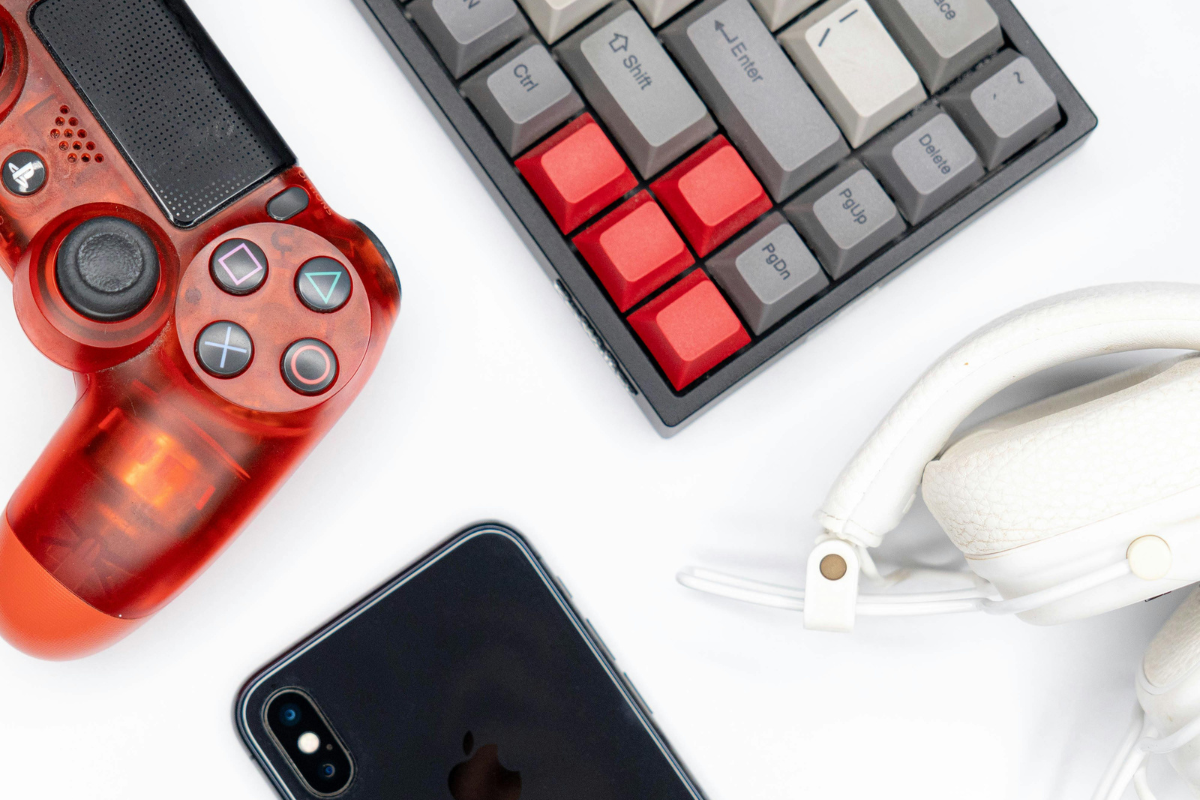 Pelaaminen ilman rajoja: Kuinka mobiilialustat tekivät peleistä maailmanlaajuisia