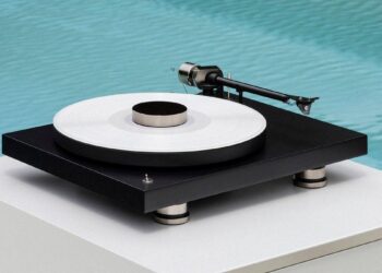 Pro-Ject juhlistaa kolmekymppisiään Debut Pro -levysoittimella