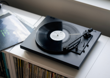 Pro-Ject julkisti uuden A1.2 -täysautomaattisen levysoittimen