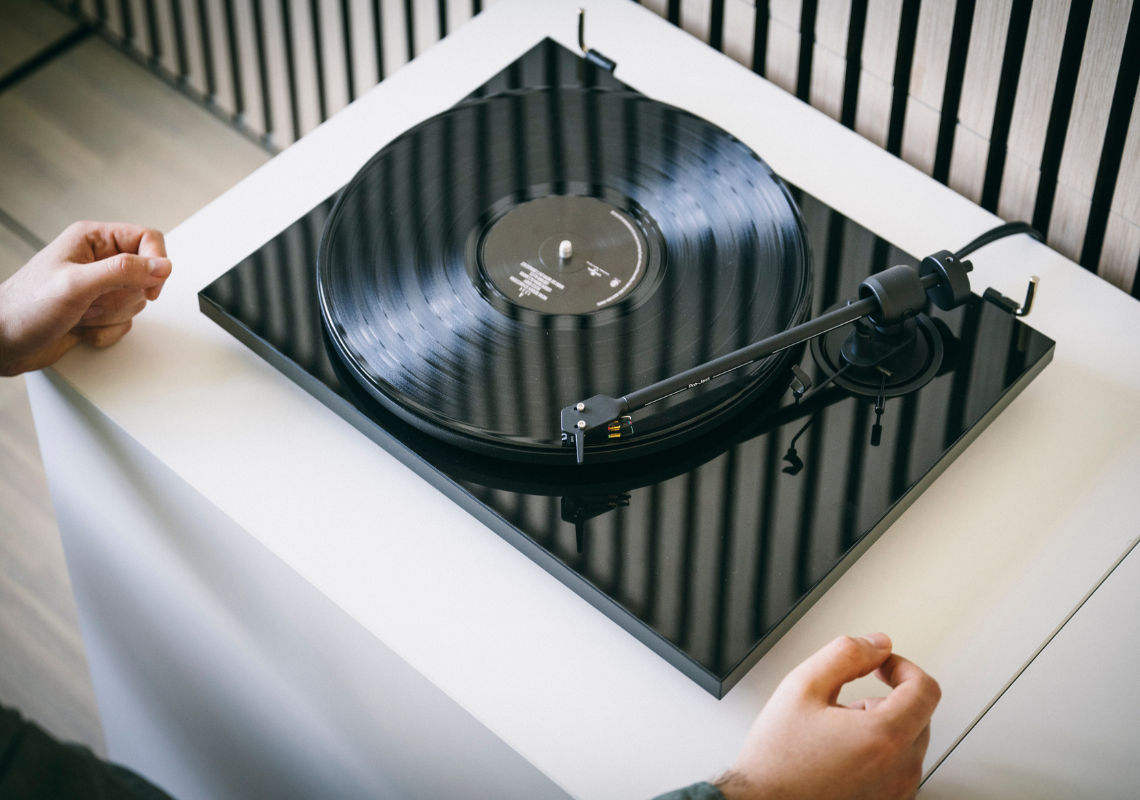 Pro-Jectin E1.2 uutuus hurmaa yksinkertaisuudellaan