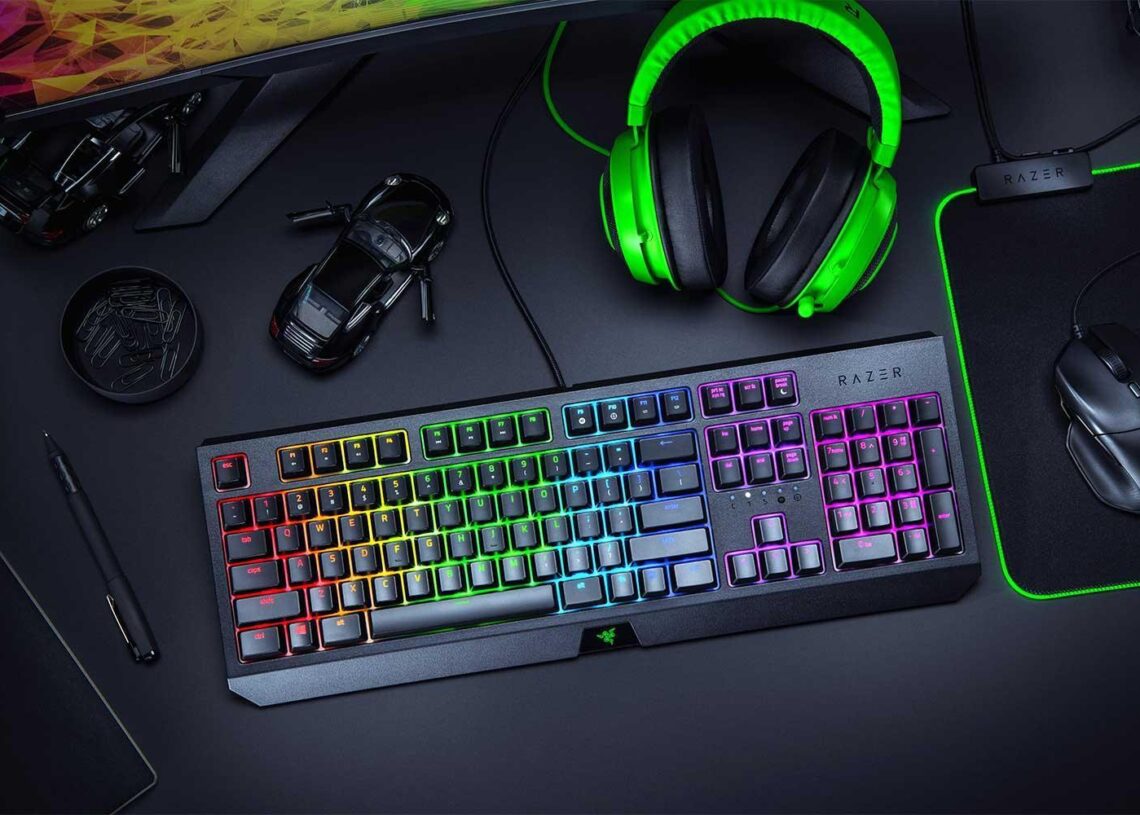 Razer esitteli uuden näppäimistön, hiiren ja kuulokkeet pelikäyttöön