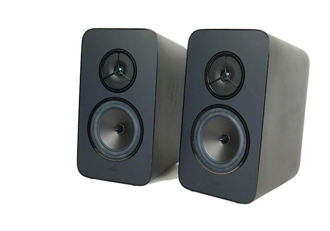 Testissä Rega Kyte -jalustakaiuttimet: Kevyet ja raikkaat herkkien tunteiden tulkitsijat