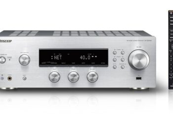 Pioneeriltä kaksi stereovahvistinta monihuonetuella