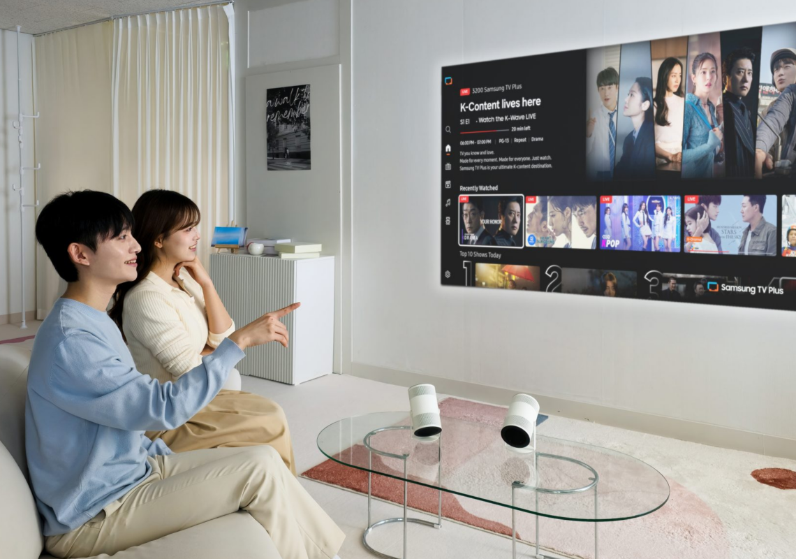 Samsung esittelee The Freestyle+ – tekoälyä hyödyntävä kannettava projektori viihteeseen ja arkeen