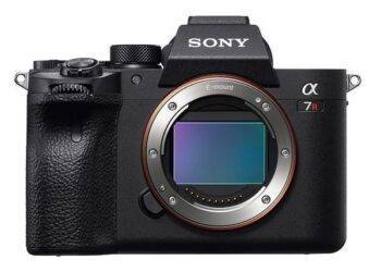 Sony uudisti kinokokoisen A7R-kameransa – nyt 61 megapikselin kenno
