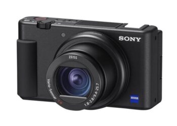 Sony ZV-1 VLOG-kompaktikamera jossa huippunopea tarkennus ja suuntaava mikrofoni