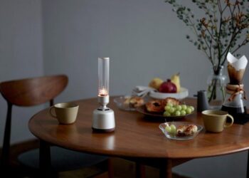 Suoratoistoa tukkikämpälle? – Sonyn erikoinen bluetooth-kaiutin muistuttaa öljylyhtyä