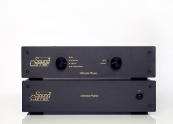 Neljä phono-etuastetta yhdessä