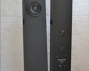 Lattiakaiuttimet alumiinikotelossa